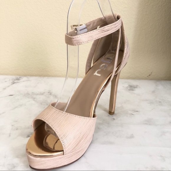 Ankle Strap Elegant Platform Pump - Picture 2 of 9